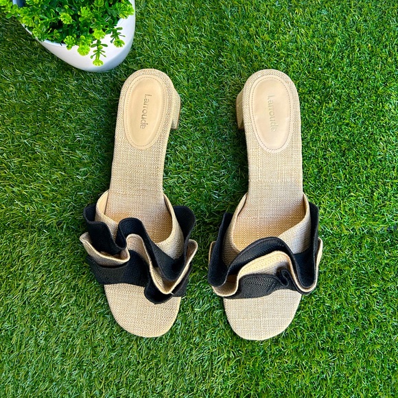 LARROUDÉ
Raffia
Brigitte Ruffle Mule In Beige and Black
$315
Women size 11 - Picture 13 of 17